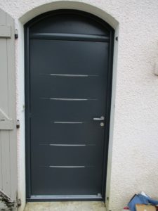 Boutique_Menuisier_Porte_Aluminium_Cintree